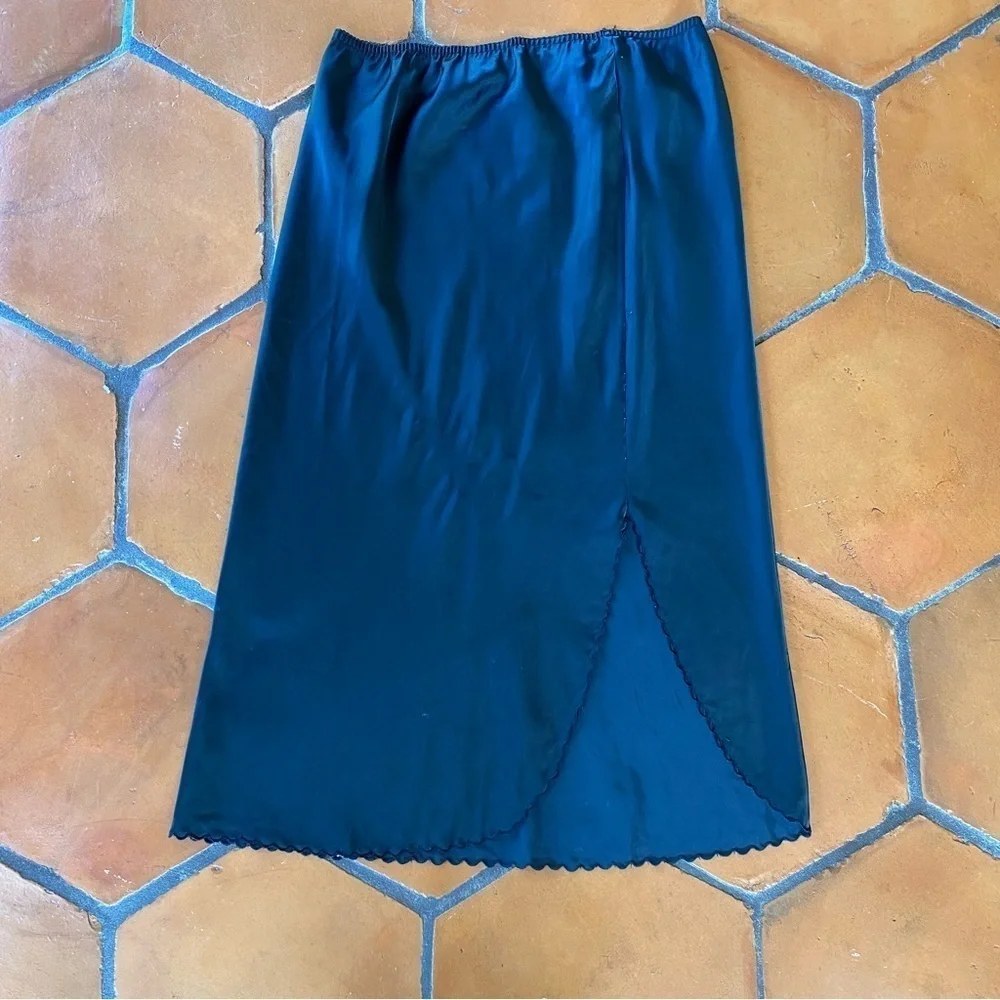 Pembrooke Vintage Midi Slip Skirt Black Scalloped Hem Slit Women Size Medium M